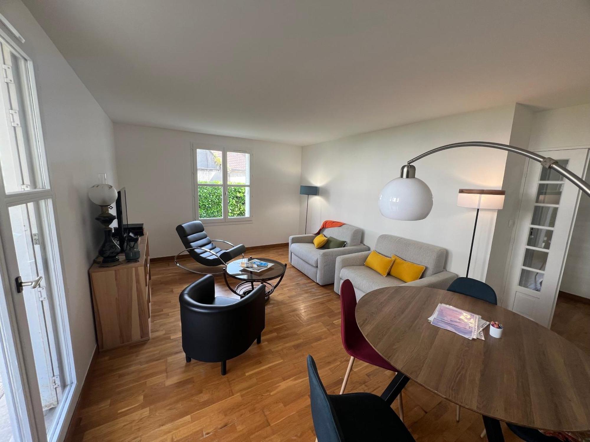 Appartement Standing Avec Jardin, 4 Personnes, Strategiquement Situe Mantes-la-Jolie Luaran gambar