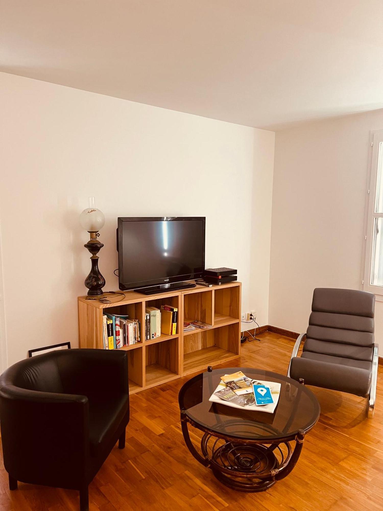 Appartement Standing Avec Jardin, 4 Personnes, Strategiquement Situe Mantes-la-Jolie Luaran gambar
