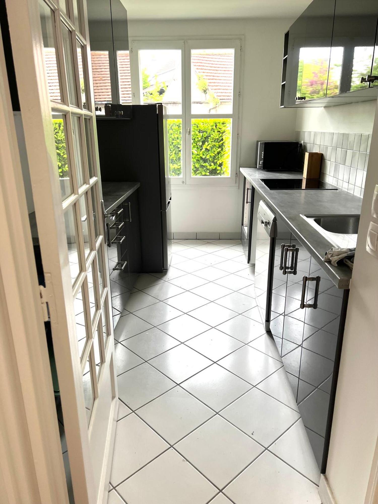 Appartement Standing Avec Jardin, 4 Personnes, Strategiquement Situe Mantes-la-Jolie Luaran gambar