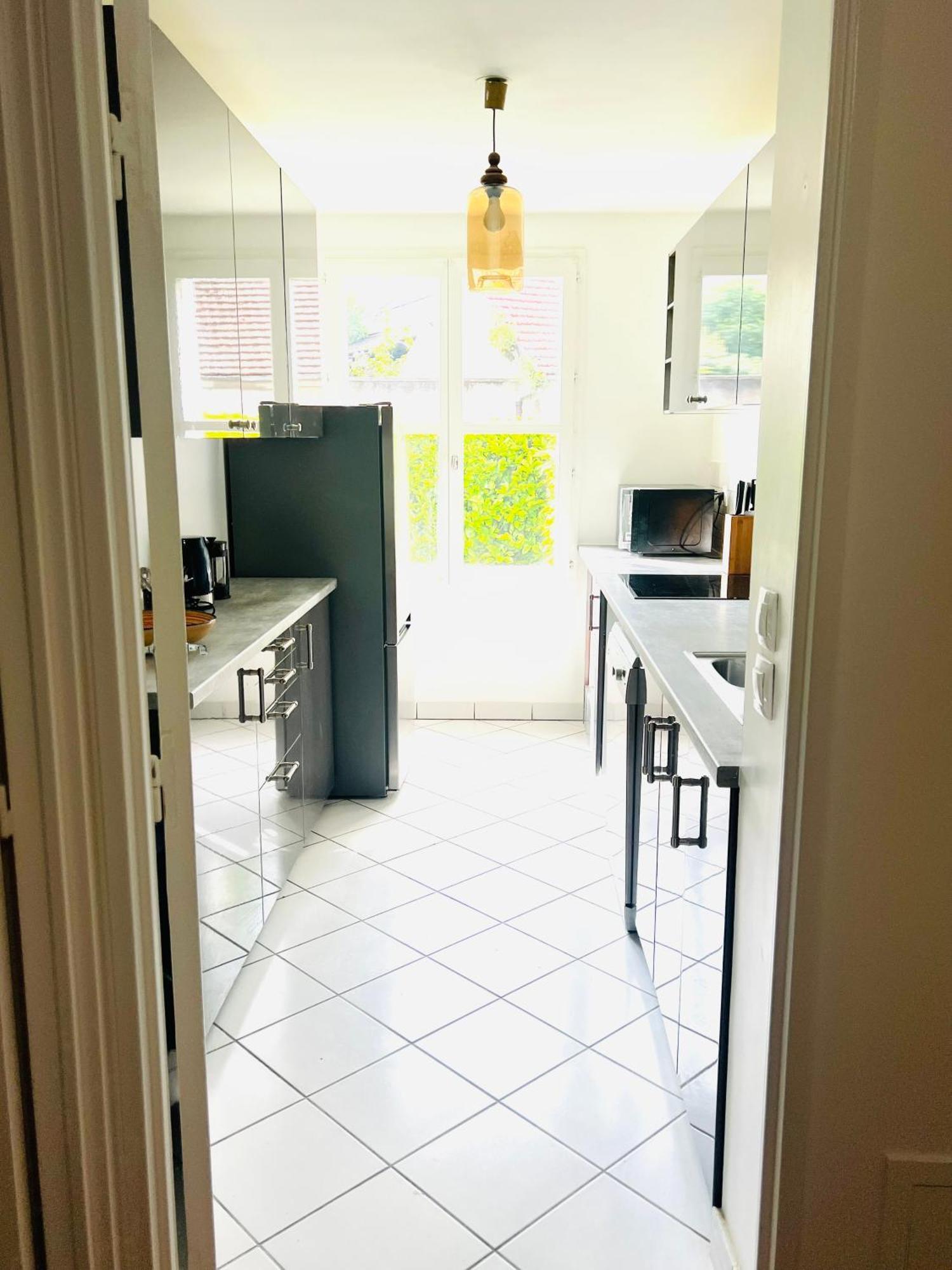 Appartement Standing Avec Jardin, 4 Personnes, Strategiquement Situe Mantes-la-Jolie Luaran gambar