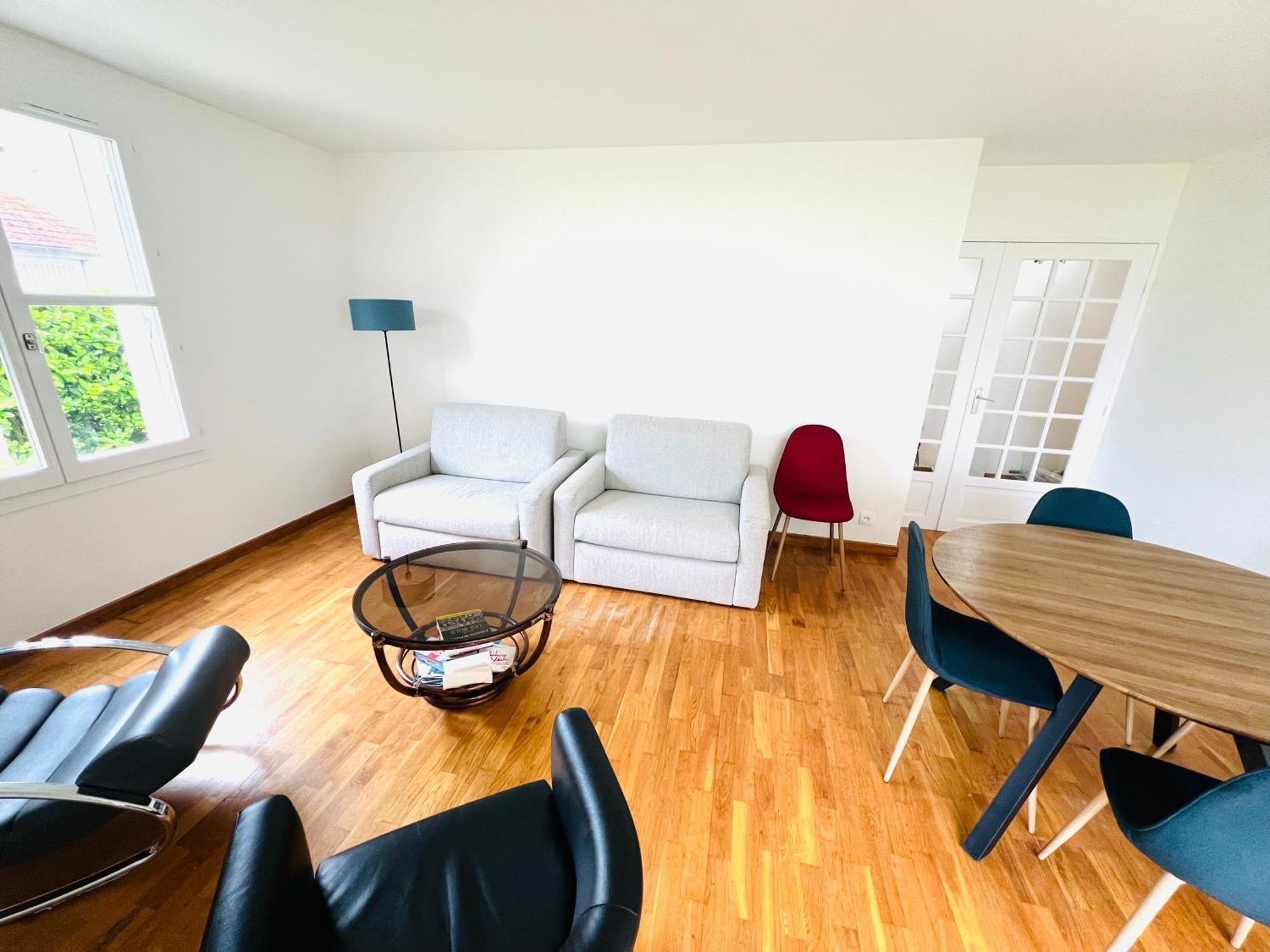 Appartement Standing Avec Jardin, 4 Personnes, Strategiquement Situe Mantes-la-Jolie Luaran gambar